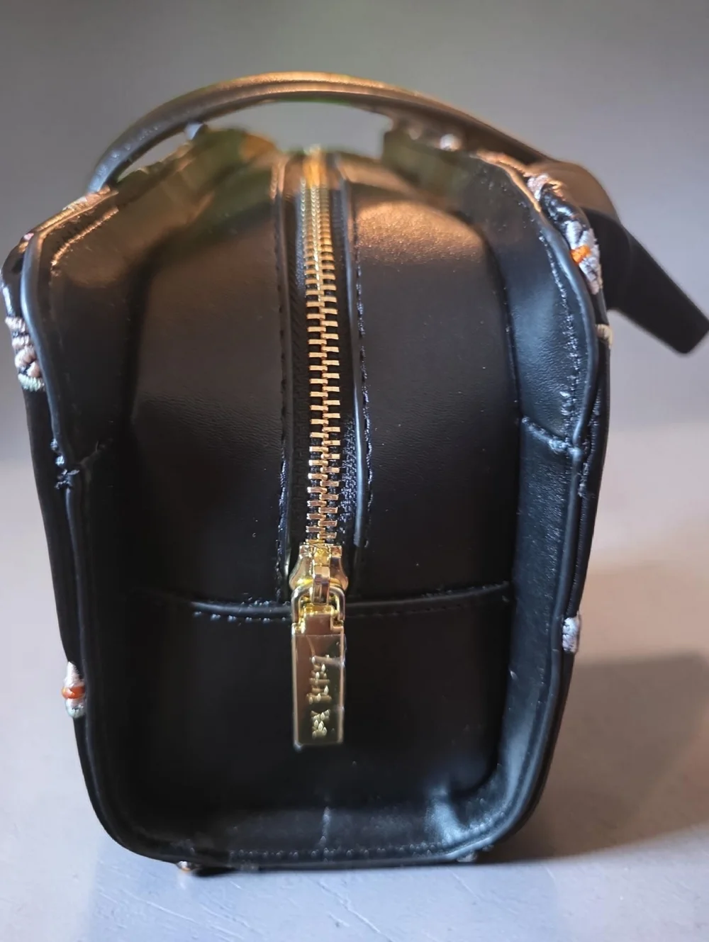 NWT Betsey Johnson Black Floral Barrel SHOULDER Bag with Gold Logo - Picture 5 of 7